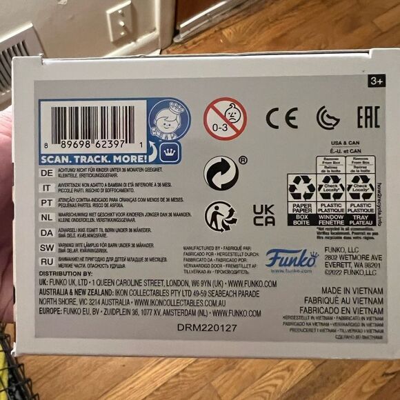 Funko Pop Stranger Things ROBIN Vinyl Figure - Picture 8 of 8